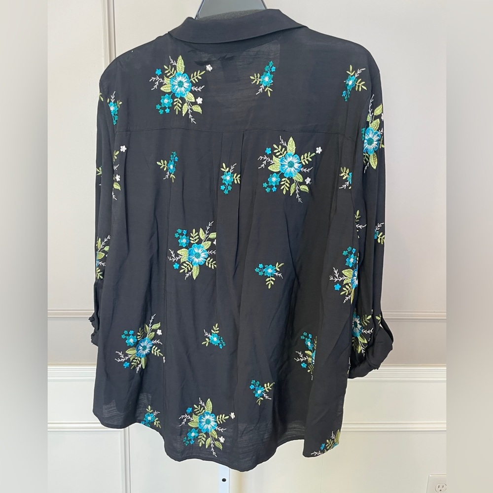 Multiples NWT 3X Black Button Down Embroidered Fl… - image 6